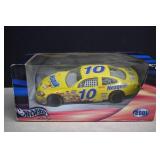 MIB 2001 Diecast Hot Wheels Nascar