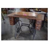 Vintage Singer iron sewing Machine Stand w/Four