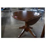 Pedestal Drop Leaf Table 42' Full 24' Dropped