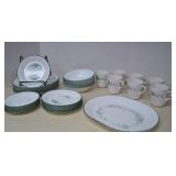 Vintage Corelle Callaway Ivy 44 Piece Dinnerware -
