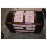 Beautiful Camel Back Trunk w/ Divider