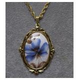 Whiting & Davis Gold Toned Necklace/Flower Pendant
