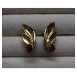 1/20 10K GF Vtg Screw Back Leaf Earings w/ Red