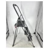 GUC Werner Narrow Tri-Level Step Ladder (200lbs)