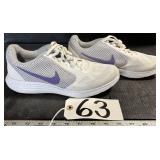 Nike Tennis Shoes Size 9