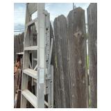 Aluminum extension ladder