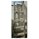 **5FT ALUMINUM STEP LADDER PAINT HOLDER AS IS