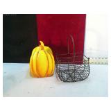 2 METAL BASKETS