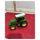 JOHN DEERE 64-10 TOY TRACTOR