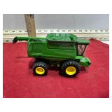 JOHN DEERE COMBINE