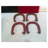 **4 HORSE SHOES