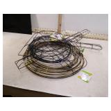 **WREATH FORMS MANY SHAPES