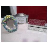 2 PICTURE FRAMES & MIRRORED BOX W/ CONTENTS