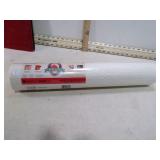 **ROLL OF TEXTURED WALLPAPER NIP