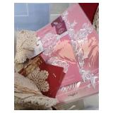 **LACE DOILIES IN MED TOTE