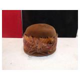 1940'S BROWN FELT HAT FEATHER BAND