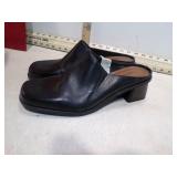 SIZE 8.5 NATURLIZER SHOES LIKE NEW