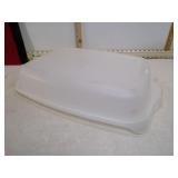 **RUBBERMAID TRAY W/ LID