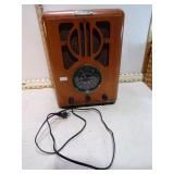 **VINT. STYLE AM/FM RADIO