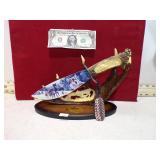 DECORATIVE WOLF KNIFE ON STAND
