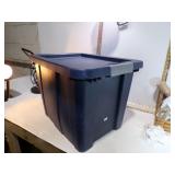 **STERILITE TOTE W/LOCKING LID