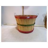 **HALF BUSHELL BASKET T