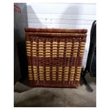 **WICKER HAMPER T