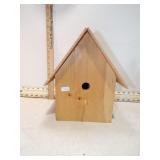 **NEW WOODEN BIRD HOUSE