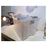 **62QT STORAGE CONTAINER W/LID