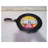 **LODGE FLAT CAST IRON SKILLET