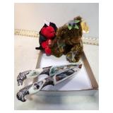 2 NEW STUFFED ANIMALS & 2 KNIVES W/SHEATHS