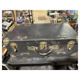 **VINT SUITCASE
