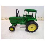 METAL JOHN DEERE TRACTOR 4450?