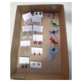 VINT COSTUME EARRINGS & BROOCHES