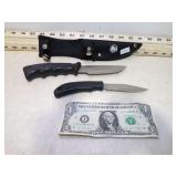 2 NOTH AMERICAN HUNTING CLUB KNIVES IN SHEATH