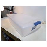 **34QT TOTE W/LOCKING LID