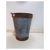 **DECORATIVE PLANTER