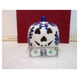 **BLUE & WHITE CERAMIC TEA LIGHT PUMPKIN 8'
