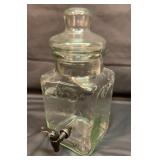 Large glass tea jar with lid and spicket