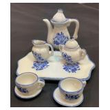 Vtg blue and white mini child tea set