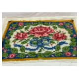 Latch hook roses for pillow or rug