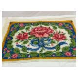Latch hook roses for pillow or rug