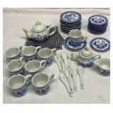 Blue Willow childs tea set