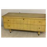 Vtg 1963 Lane cedar chest on legs with key