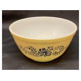 Pyrex Homestead 7 inch bowl