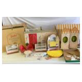 Vtg 1962 Mattel Barbie Fashion Shop. See desc