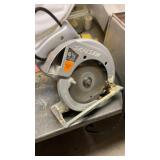 6 1/2 inch Skil saw and case. Works.