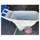 Rubbermaid garden cart