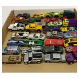 32 Hot Wheels, Matchbox and other vehicles