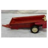 Ertl International Harvester manure spreader